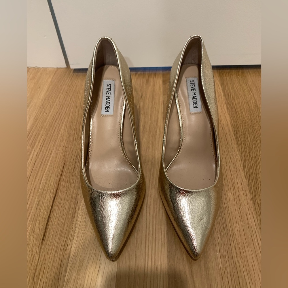 Steve Madden Metallic Gold Pumps